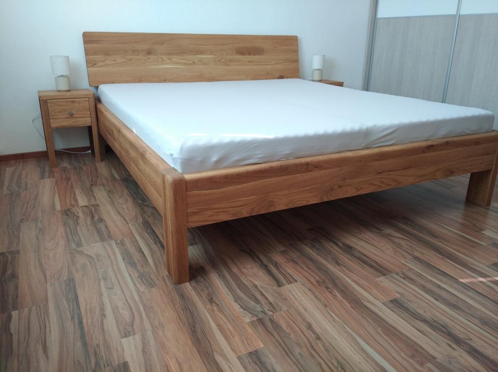 Luxusná dubová posteľ Silvia +2 masívne stolíky zdarma
