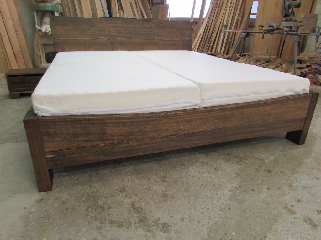 Luxusná dubová posteľ Natural +2 masívne stolíky zdarma