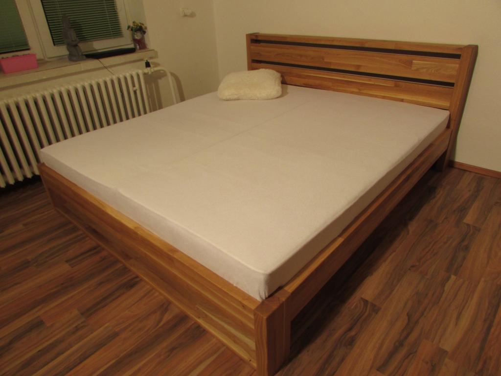 Luxusná dubová postel GREY + zdarma 2 masívne stolíky