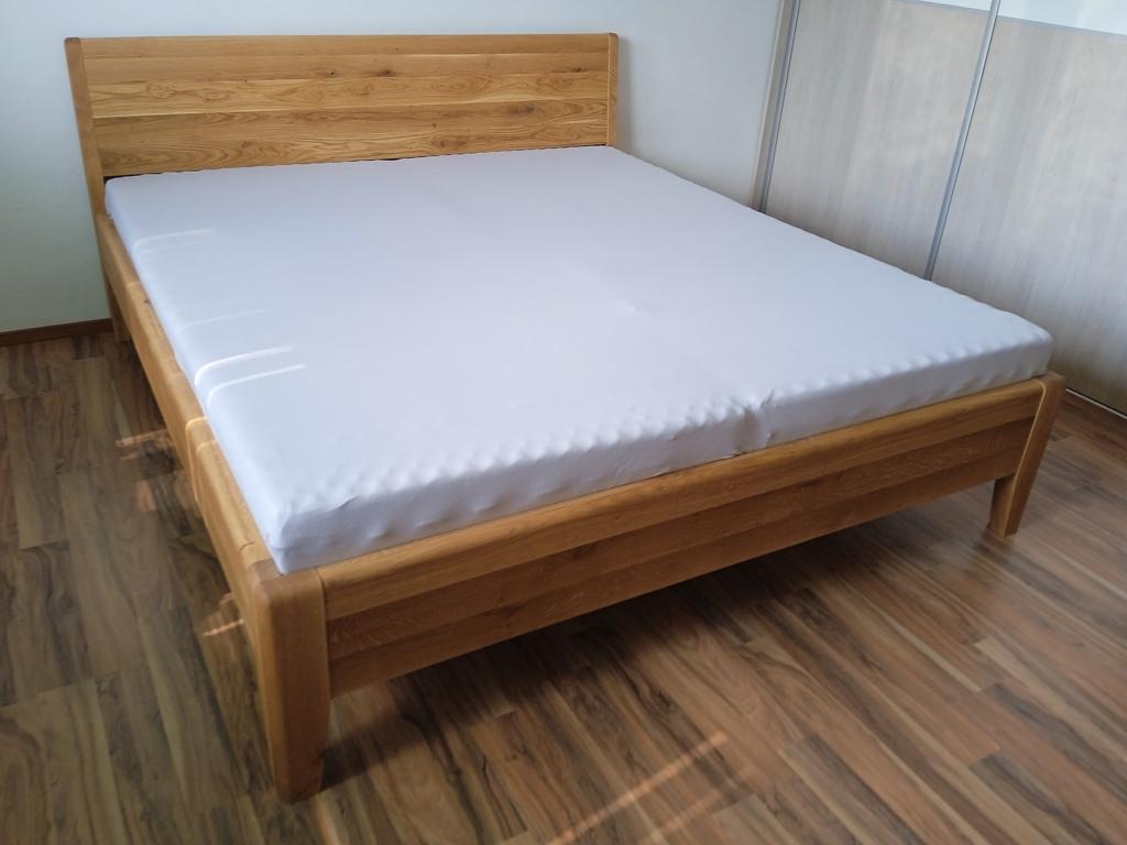 Dubová masívna manželská posteľ Hugo